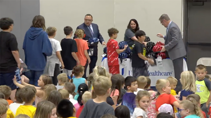NCN, UnitedHealthcare donate bicycle helmets to Watson Elementary in Hastings - Vimarsana News