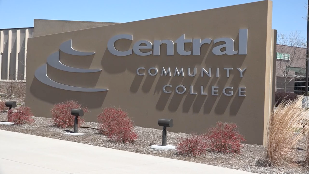 CCC receives $20,000 from NRCA for automotive training center