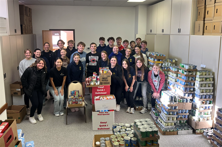 Cozad students donate food (Courtesy Cozad Community Schools)
