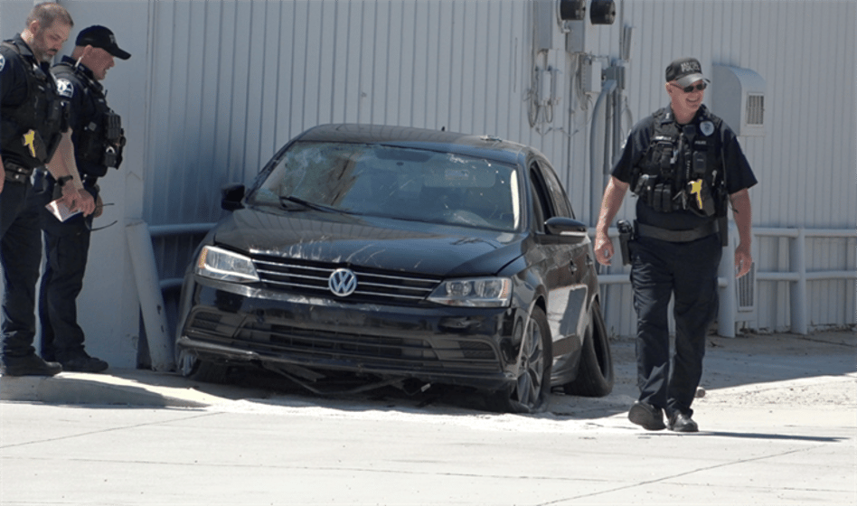 Car crashes into building on 2nd Avenue